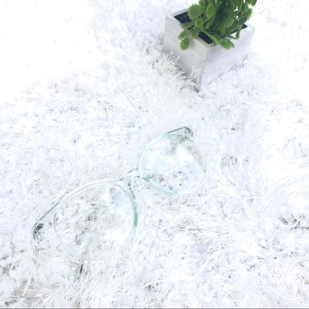 🔴Free🔴 Transparent Glasses - Picture 2 of 5